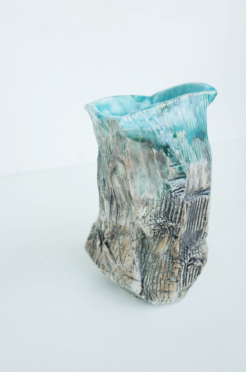 彫刻されたねじれた花瓶 – Ocean Ridge Kiln
